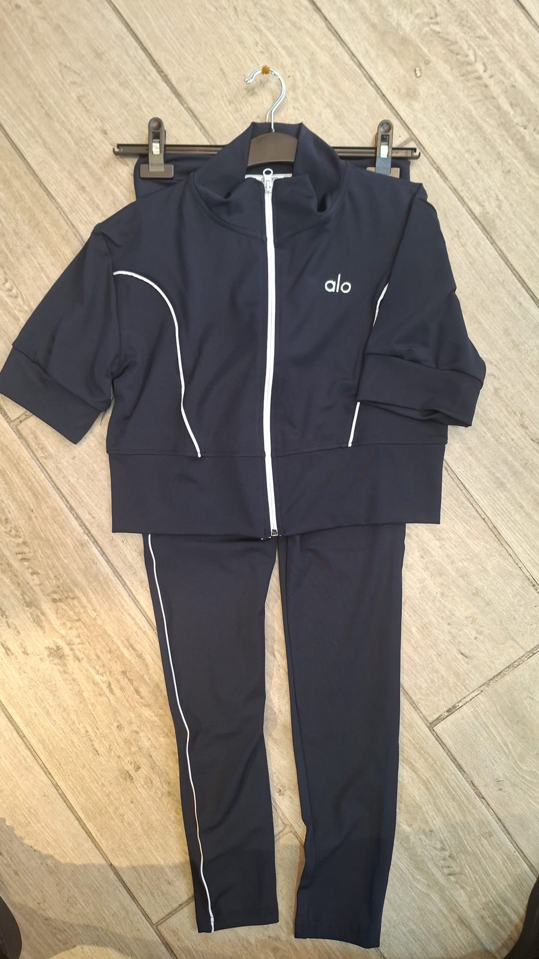 ALO Yoga Taytlı Takım – Dalgıç Kumaş