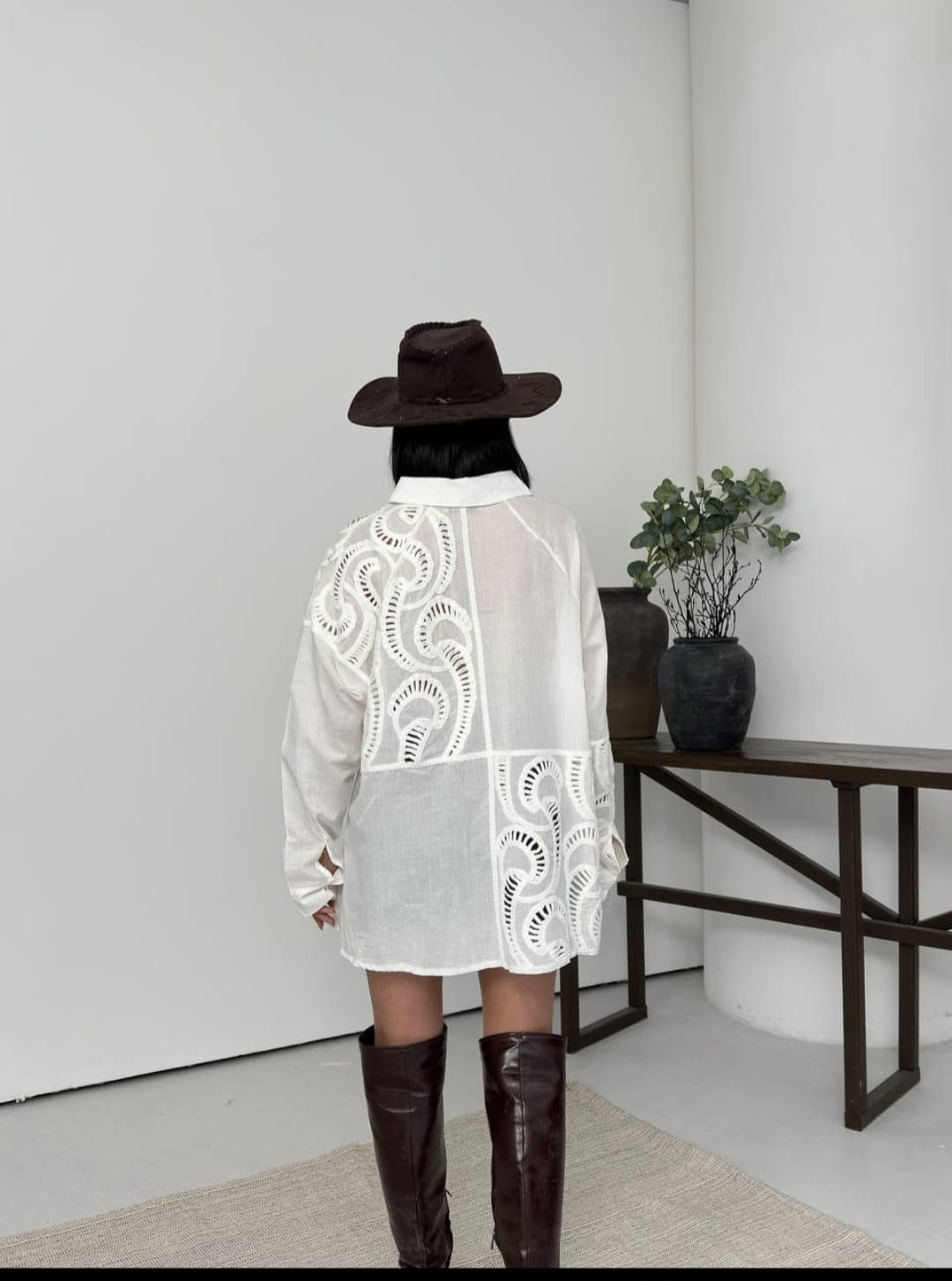 Nakışlı Keten Gömlek – Siyah & Beyaz