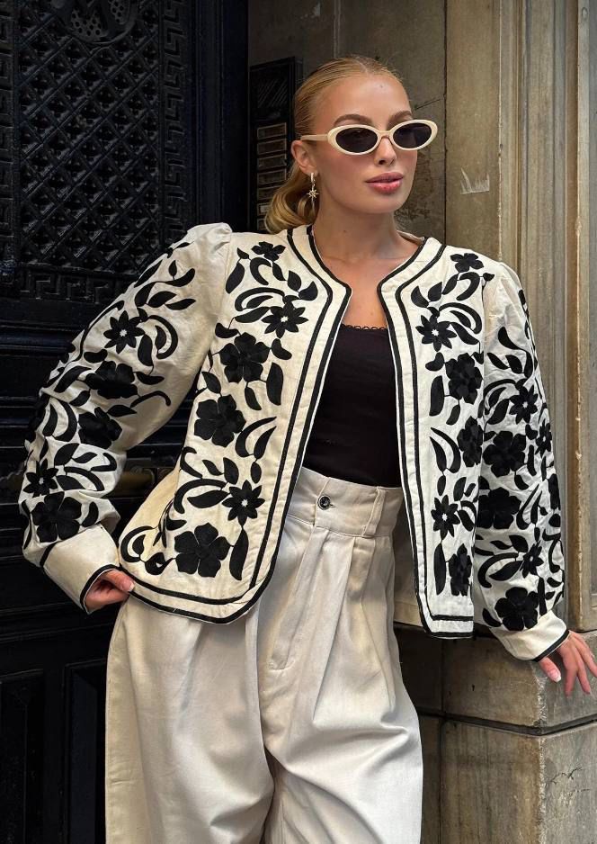 Çiçek Nakışlı Astarlı Gabardin Ceket – Siyah & Lacivert