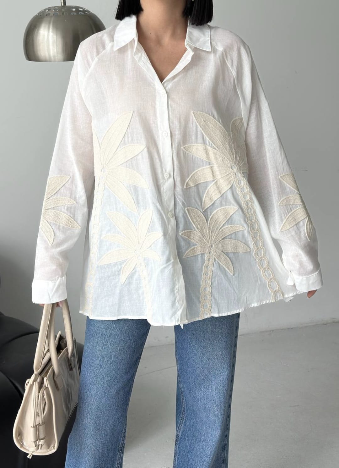 Palmiye İşlemeli Keten Gömlek – Siyah & Beyaz